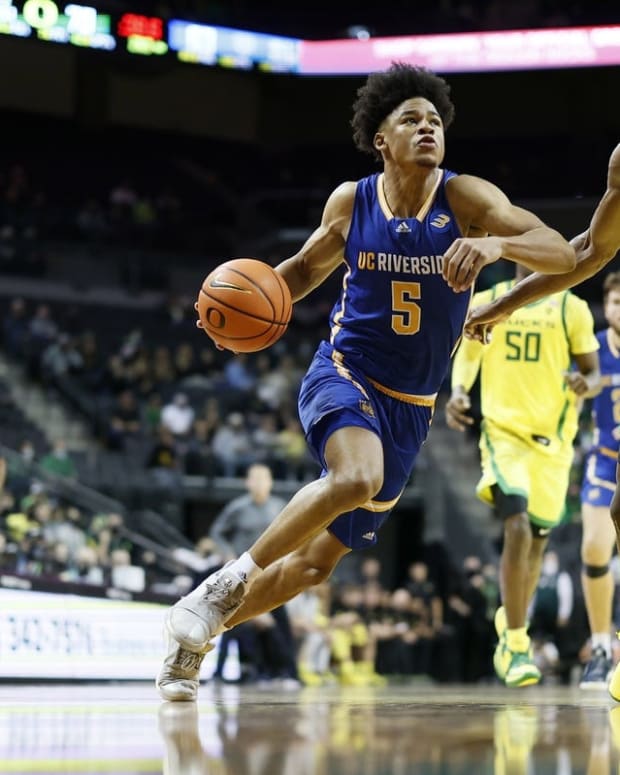 Dec 1, 2021; Eugene, Oregon, USA; UC Riverside Highlanders guard Zyon Pullin (5) drives to the basket against Oregon Ducks center N'Faly Dante (1) during the second half at Matthew Knight Arena. Mandatory Credit: Soobum Im-USA TODAY Sports
